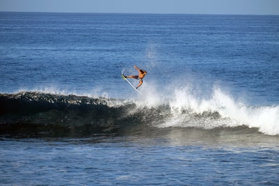 Man to surf in the daytime
